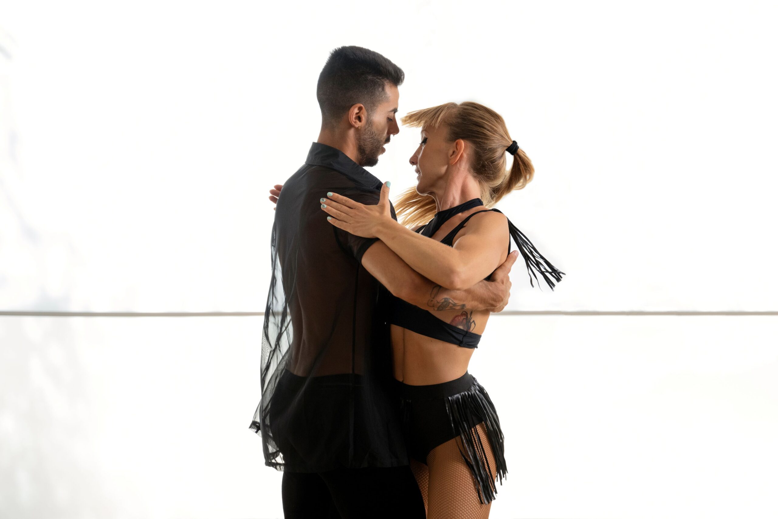 young-couple-dancing-bachata